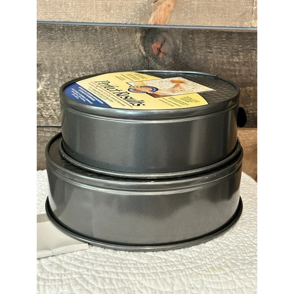 WILTON PERFECT RESULTS 2pc  Springform Pans Non Stick NEW‎